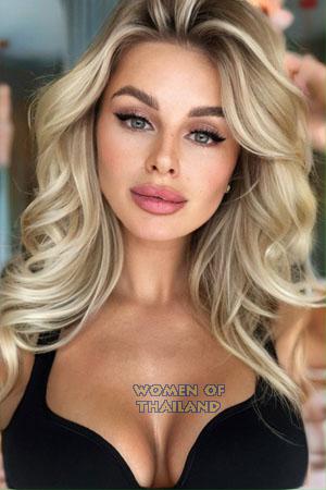 204247 - Alina Age: 29 - Russia
