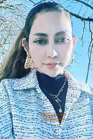 Ladies of Pathum Thani