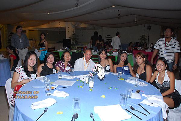 young-filipino-women-084